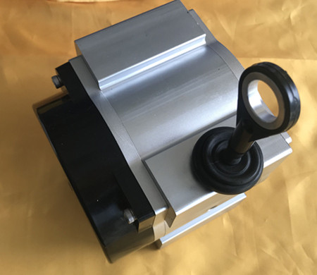 ���L����������